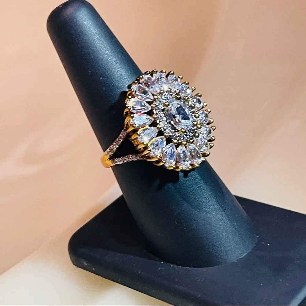 🌺Beautiful PAJ OZ GP. 925 Sterling Silver White Topaz Dinner Ring! - Picture 3 of 16